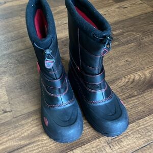 Columbia Youth Bugaboot Black/Chili Boys Winter Boots
Brand new